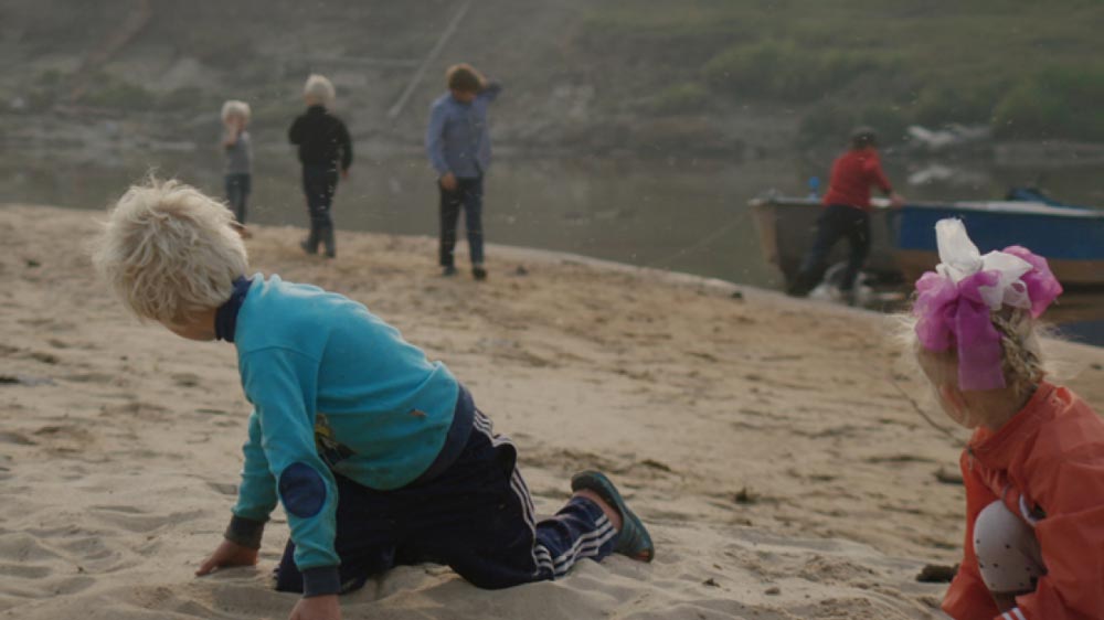 2-Braguino Clément Cogitore, Braguino ou la communautè impossible, 2017 © Clément Cogitore /Mac Val/ ADAGP, Paris 2017