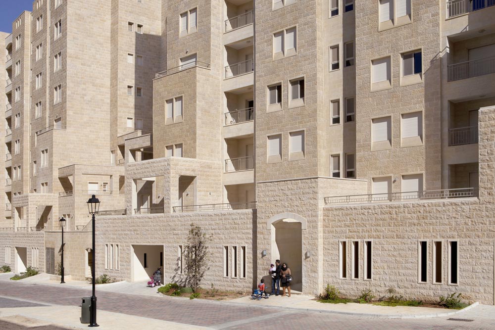 Andrea.Magda_Rawabi_05 Andrea e Magda Birth of a Utopia Dec 2015, Rawabi, Palestine. The family just moved in Rawabi. They are amongst the very first inhabitants who took the risk to buy a house in Rawabi. At this stage, no more than 10 families are living in the neighbourhood. They had to wait for almost two years to move in, as the project was delayed due to the restrictions of permits given by Israel. © Andrea e Magda