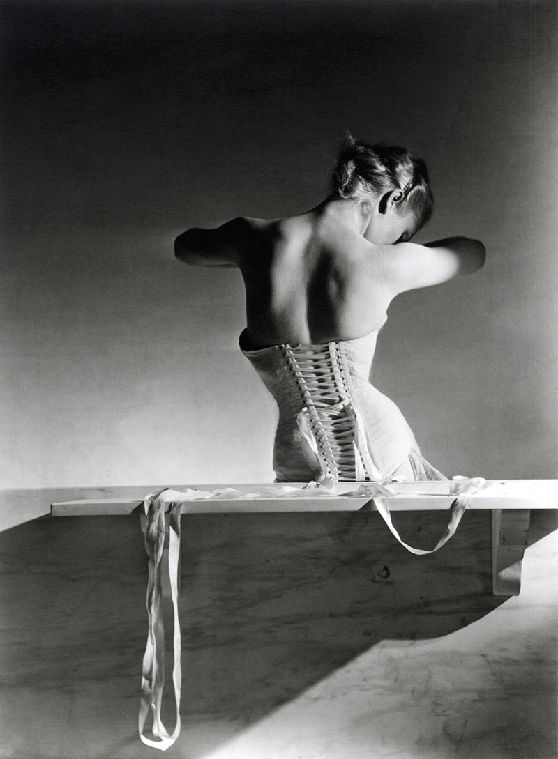 Horst P. Horst, Mainbocher corset, Paris 1939, Courtesy Paci contemporary gallery (Brescia – Porto Cervo, IT)