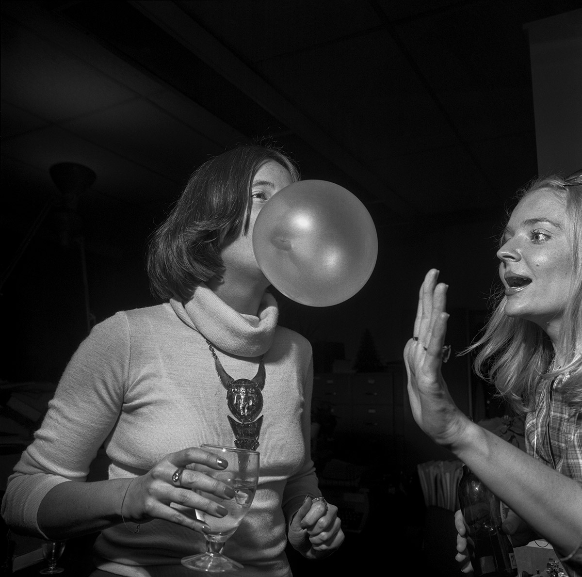 Larry Fink, New York Magazine Party, NYC, October 1977,©Larry Fink